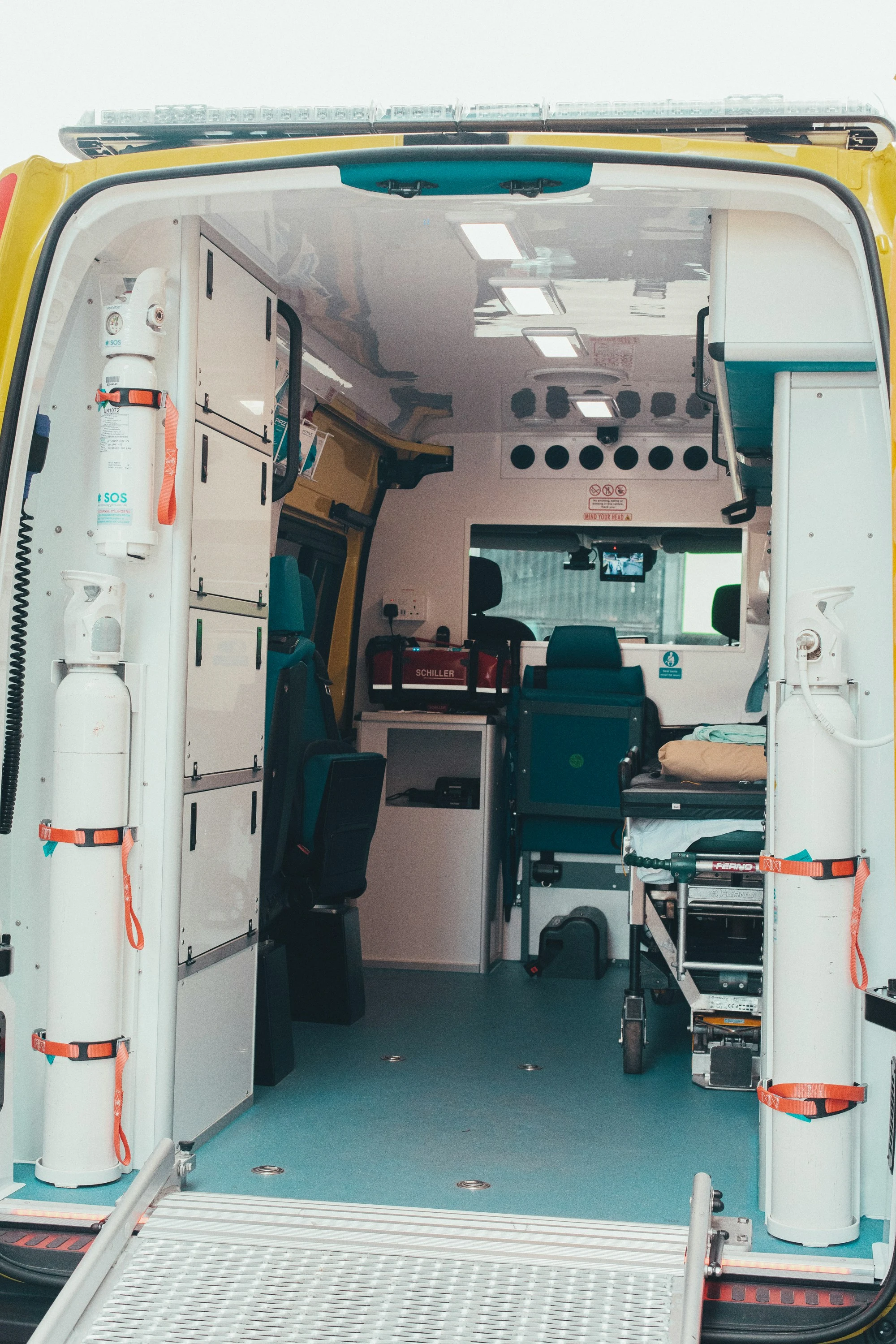 سيارة إسعاف خاص ICU مجهزة بأجهزة العناية المركزة — Elite Care